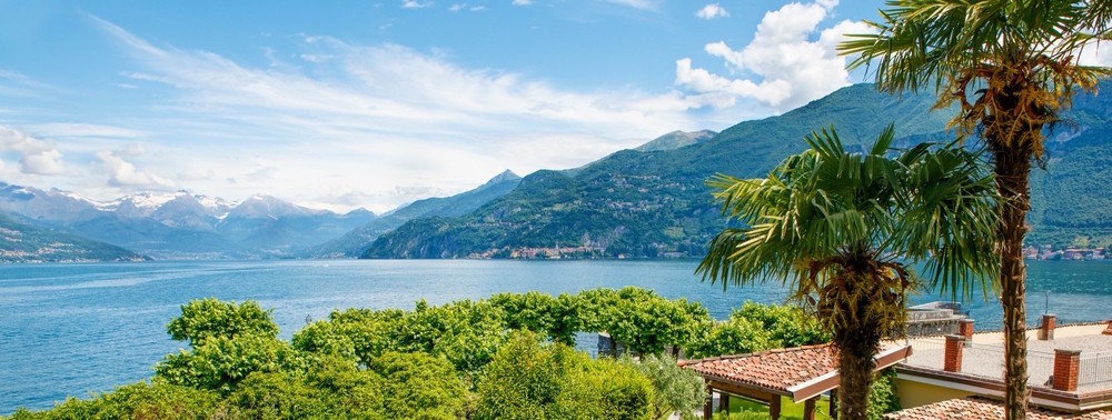 L'iconica vista di Punta Spartivento dove i due rami del lago si incontrano, oppure la famosa scalinata del borgo