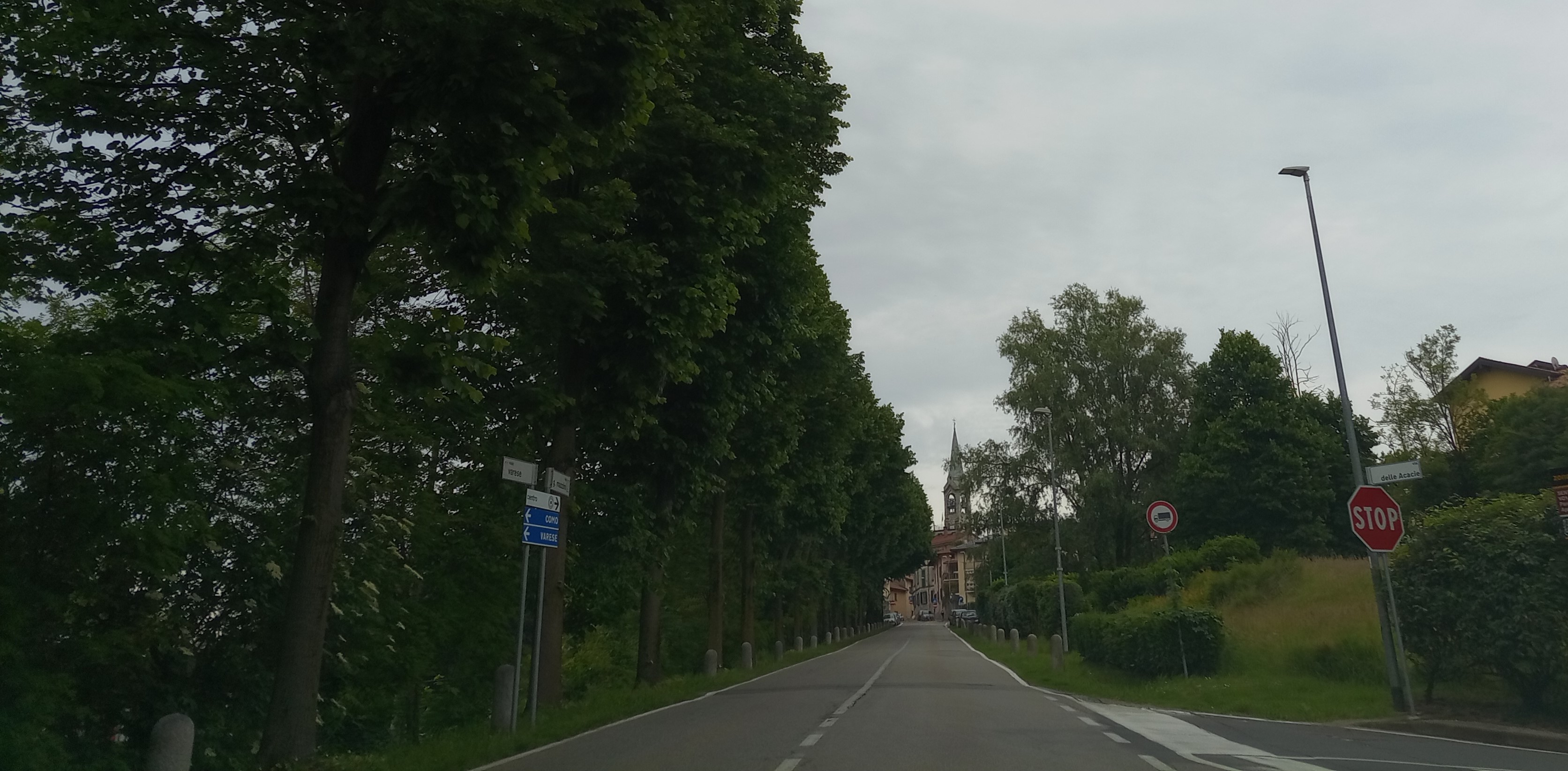 Il caratteristico centro storico o una veduta panoramica verso i boschi