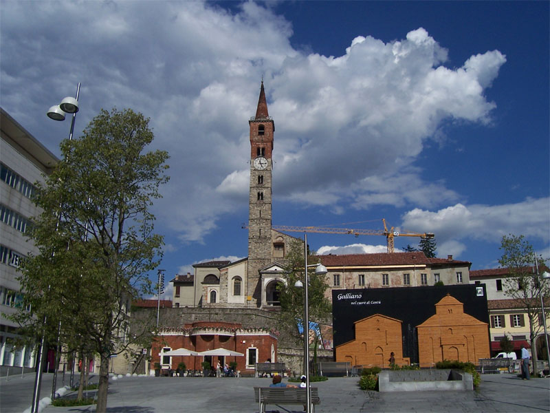 La storica Piazza Garibaldi o il complesso architettonico di Galliano