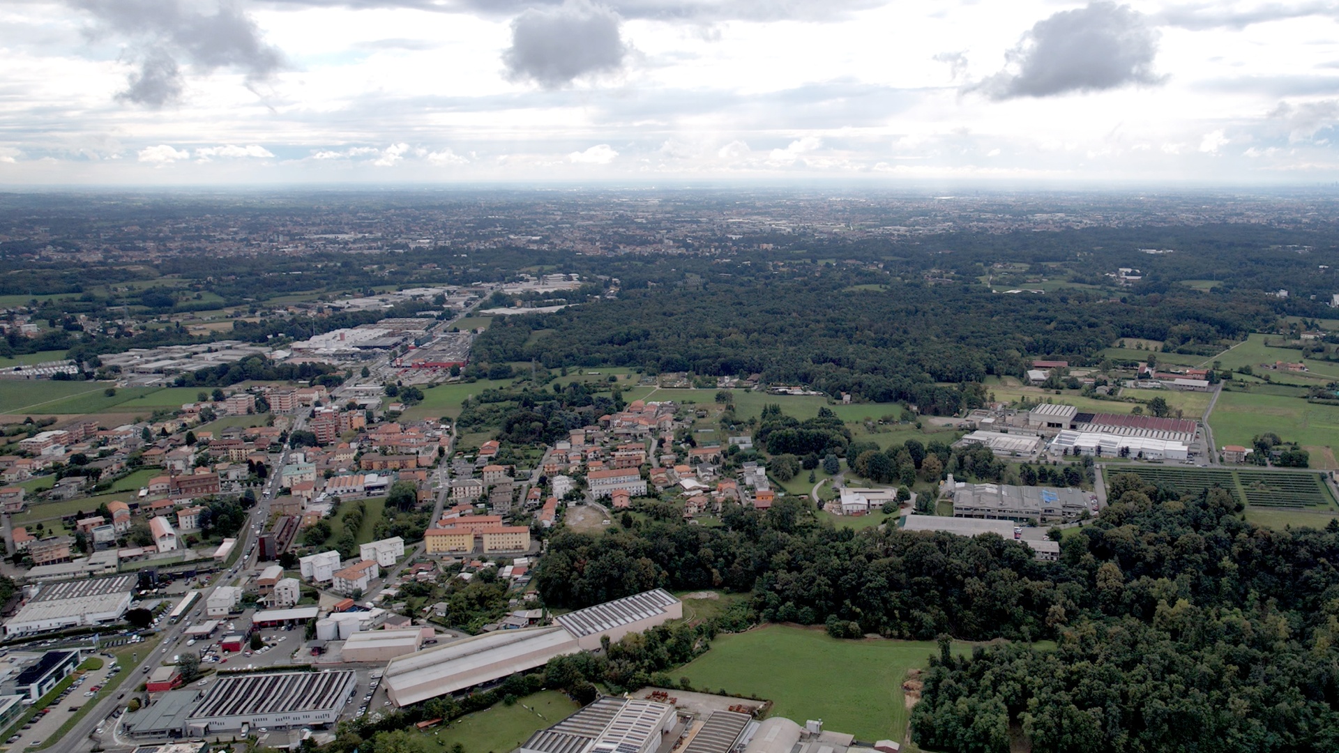 Una panoramica delle curate vie residenziali della frazione adiacenti alle aree verdi