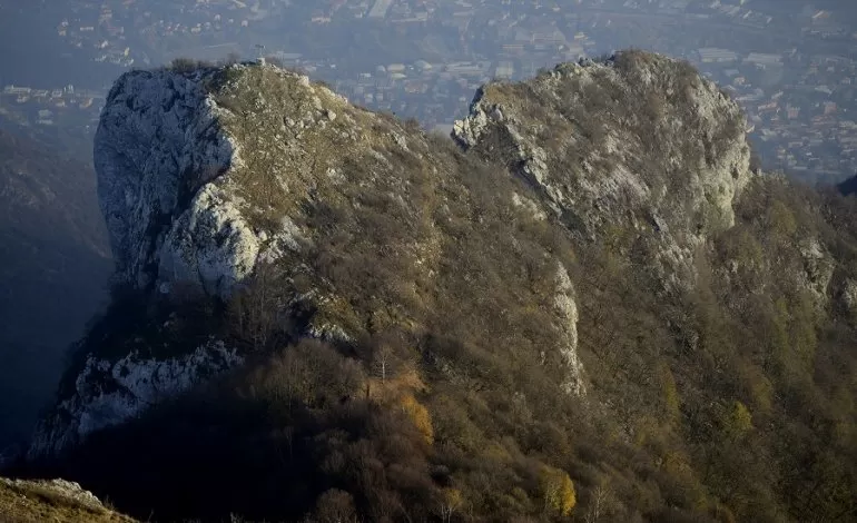 I suggestivi "Corni di Canzo" che svettano sopra il paese