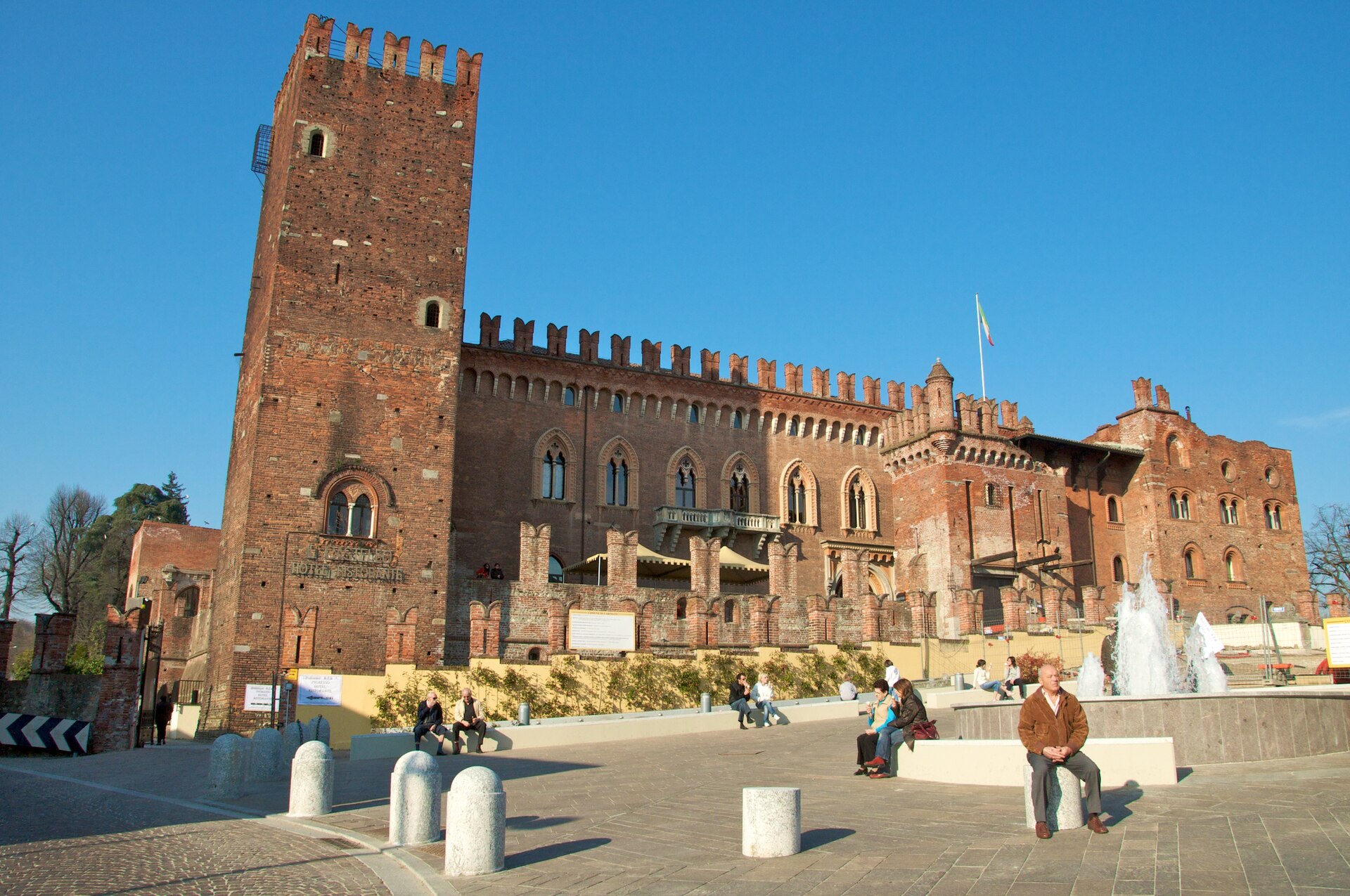Il maestoso Castello di Carimate o una delle ville di design immerse nel bosco