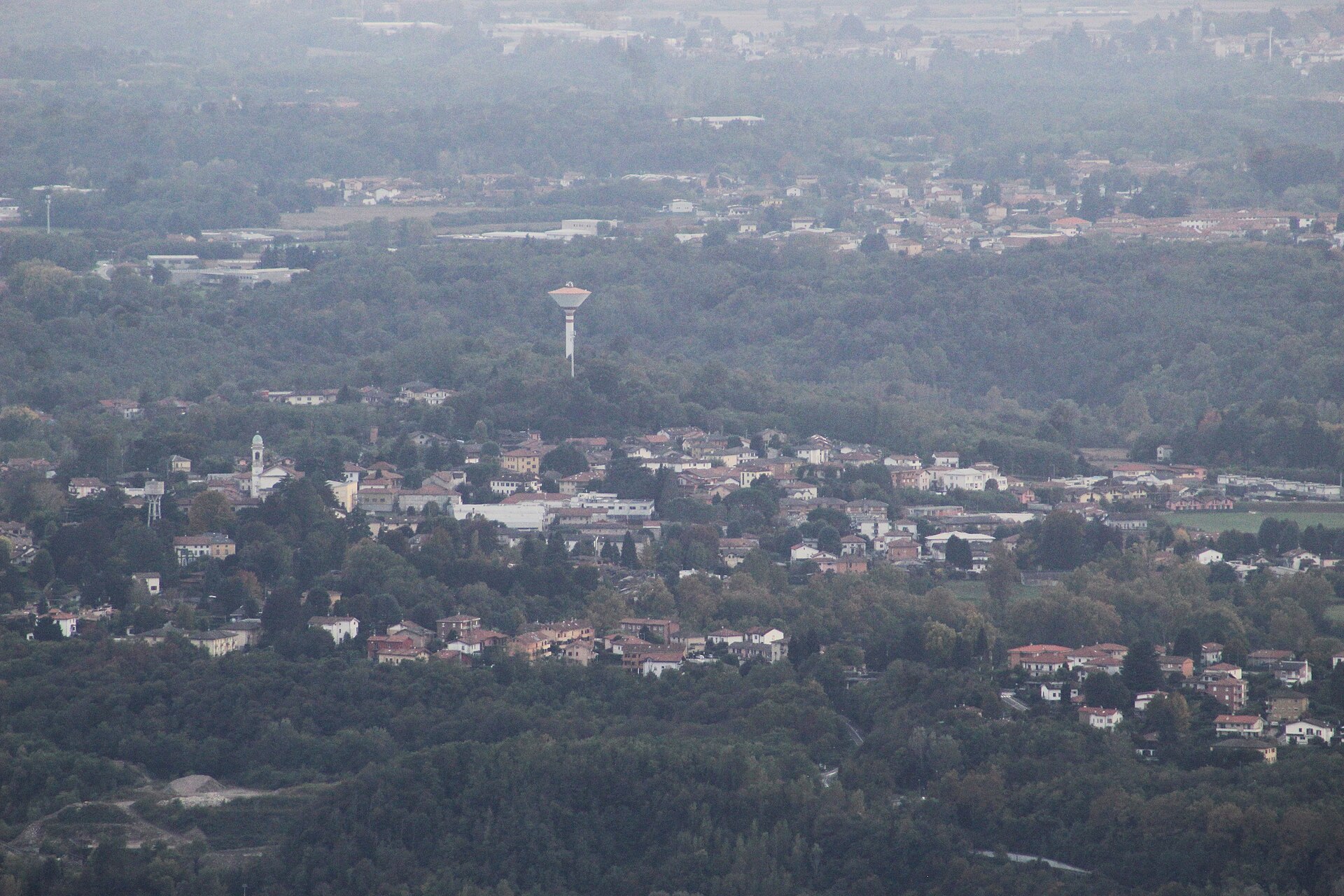 Vista aerea di Casnate vista da Brunate