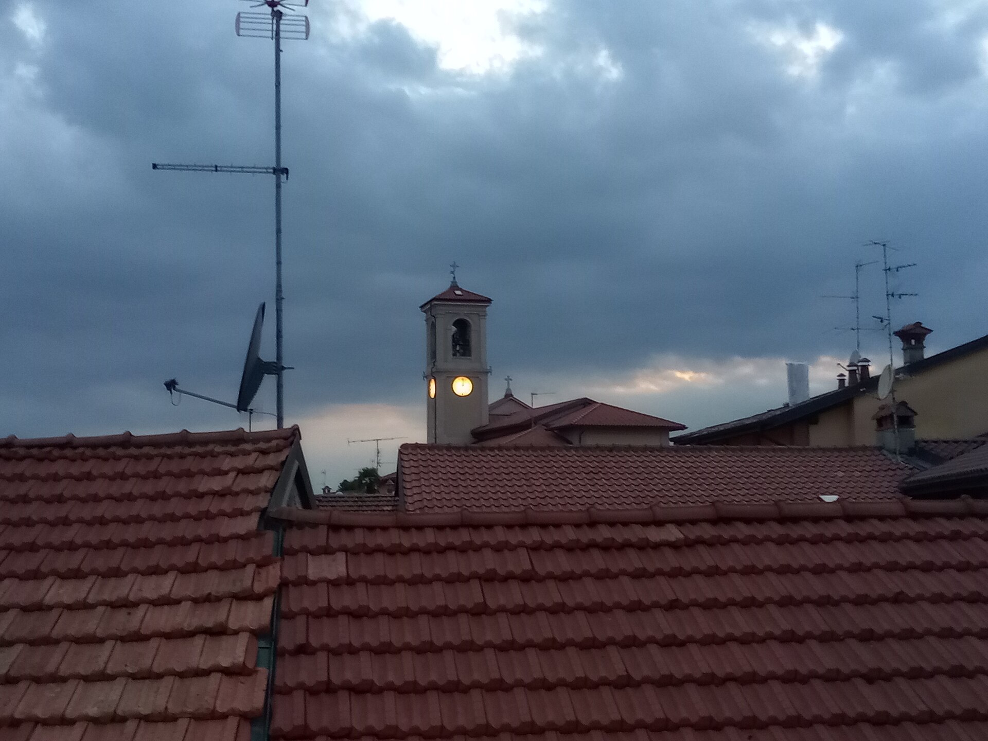 Uno scorcio del centro storico con la torre antica o i parchi delle storiche ville patrizie