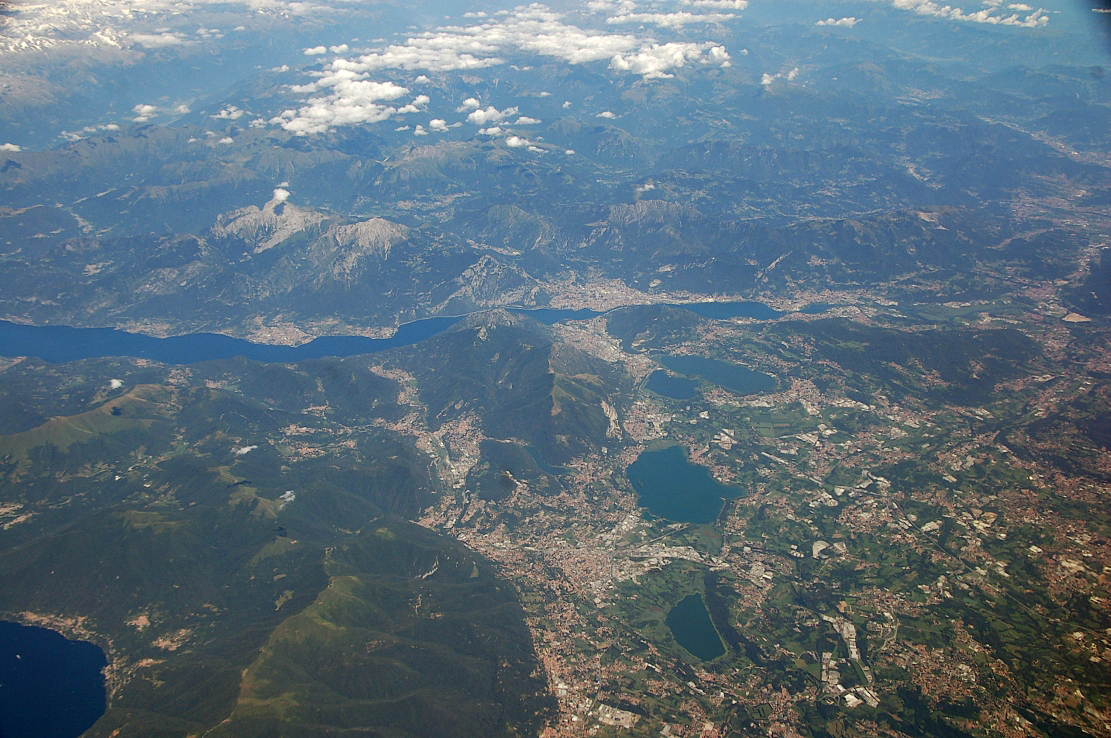 Vista aerea di Eupilio e zona circostante (laghi)