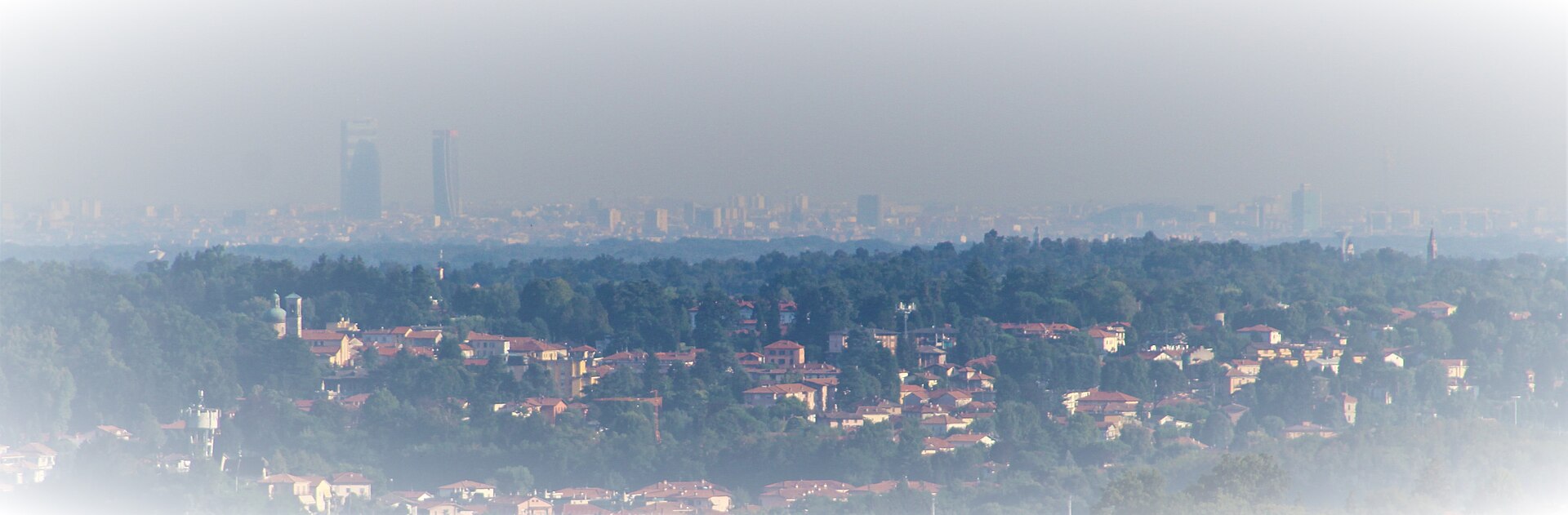 Una vista di Fino Mornasco da una zona collinare circostante