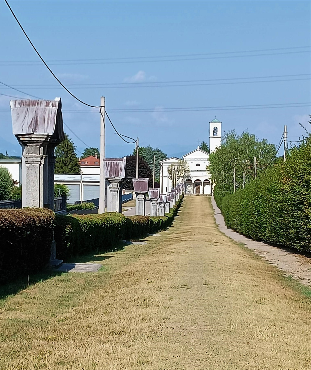 L'antico Santuario della Beata Vergine in San Rocco o le eleganti ville padronali collinari