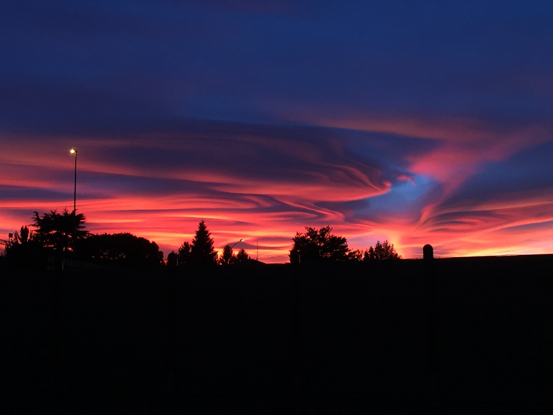 Un tramonto spettacolare visto da Luisago