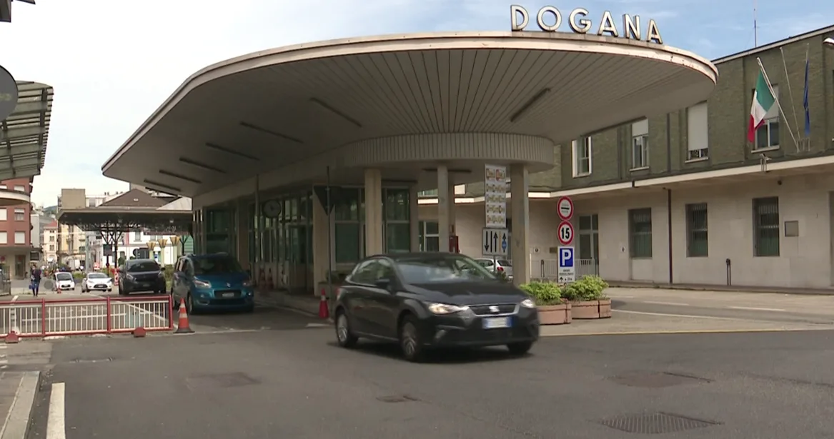 Il valico che collega Italia e Svizzera a Ponte Chiasso