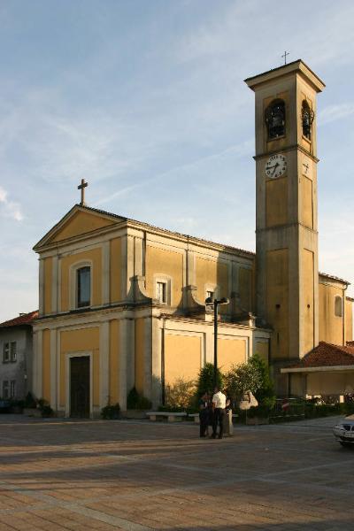 Il profilo della chiesa parrocchiale che svetta sul borgo antico