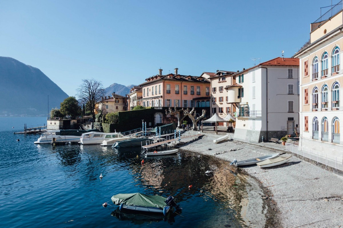 L'incantevole porticciolo di Sala Comacina con l'Isola Comacina sullo sfondo
