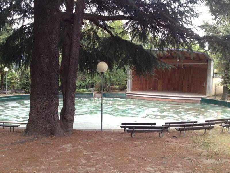 Il grande Parco Comunale con le aree gioco o l'antica Villa Balestrini
